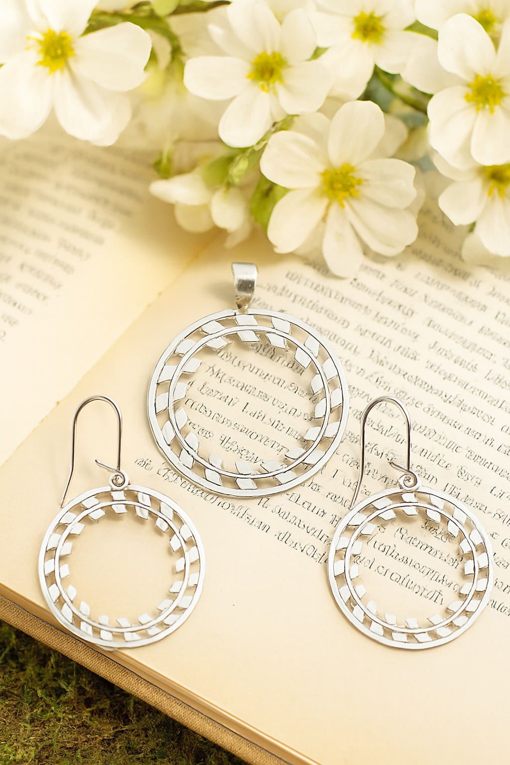 نیم ست نقره زنانه مدل 1D نقوش کهن ایران عیار 925