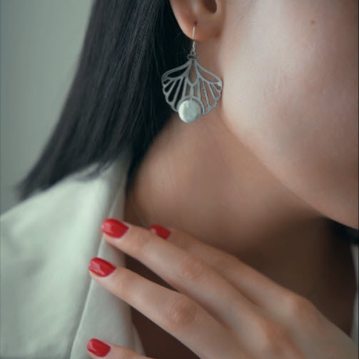 نیمست نقره زنانه مدل 41D عیار ۹۲۵ با مروارید باروک پرورشی