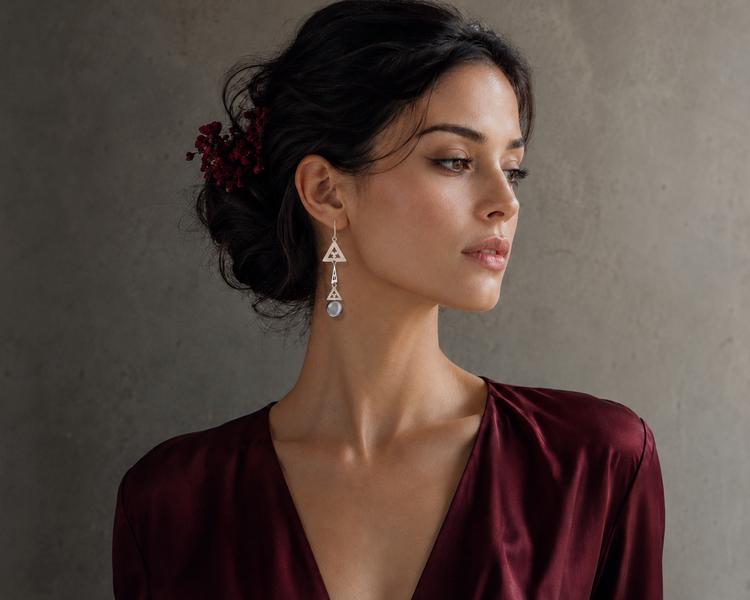 گوشواره نقره زنانه مدل 108 عیار 925 طرح ایران باستان سنگ صدف